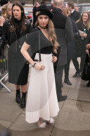 PEOPLE - Xenia Tchoumitcheva besucht die Modenschauen in London