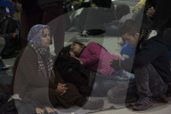 NEWS - Tausende FlÃ¼chtlinge sitzen in Griechenland fest