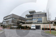 PEOPLE - Mit Seesicht: Hier wohnen Thomas Gross und Paris Hilton in Schindellegi