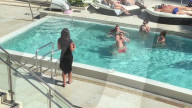 EXKLUSIV - Rob Gronkowski entspannt sich am Pool nach 'Gronk's Party Ship'