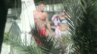 EXKLUSIV - Rob Gronkowski entspannt sich am Pool nach 'Gronk's Party Ship'
