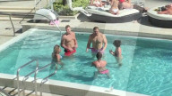 EXKLUSIV - Rob Gronkowski entspannt sich am Pool nach 'Gronk's Party Ship'
