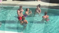 EXKLUSIV - Rob Gronkowski entspannt sich am Pool nach 'Gronk's Party Ship'