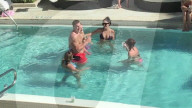 EXKLUSIV - Rob Gronkowski entspannt sich am Pool nach 'Gronk's Party Ship'
