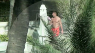 EXKLUSIV - Rob Gronkowski entspannt sich am Pool nach 'Gronk's Party Ship'