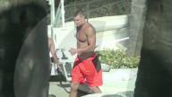 EXKLUSIV - Rob Gronkowski entspannt sich am Pool nach 'Gronk's Party Ship'