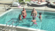 EXKLUSIV - Rob Gronkowski entspannt sich am Pool nach 'Gronk's Party Ship'