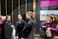 FEATURE - Anstehen für einen Job bei 'Rockette' vor der Radio City Music Hall 