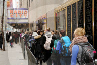 FEATURE - Anstehen für einen Job bei 'Rockette' vor der Radio City Music Hall 