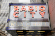 FEATURE - Anstehen für einen Job bei 'Rockette' vor der Radio City Music Hall 