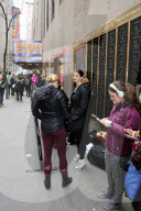 FEATURE - Anstehen für einen Job bei 'Rockette' vor der Radio City Music Hall 