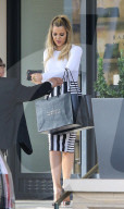 PEOPLE -  Khloe Kardashian zeigt ihre Kruven