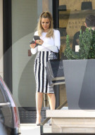 PEOPLE -  Khloe Kardashian zeigt ihre Kruven