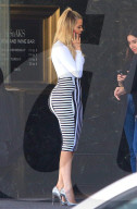 PEOPLE -  Khloe Kardashian zeigt ihre Kruven