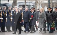 NEWS - Moskau: Wladimir Putin am Grab des unbekannten Soldaten