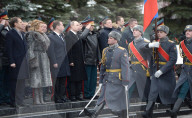 NEWS - Moskau: Wladimir Putin am Grab des unbekannten Soldaten