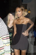 PEOPLE - Brit Awards: Höschenblitzer! Trägt Jourdan Dunn überhaupt Eins?