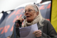 PEOPLE - Vanessa Redgrave an der Anti-Atomwaffendemo in London