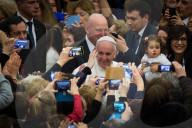 NEWS - Gefeiert wie ein Popstar: Papst Franziskus