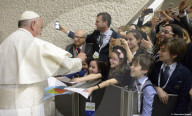 NEWS - Gefeiert wie ein Popstar: Papst Franziskus
