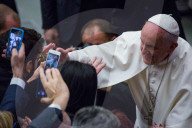 NEWS - Gefeiert wie ein Popstar: Papst Franziskus
