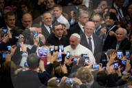 NEWS - Gefeiert wie ein Popstar: Papst Franziskus