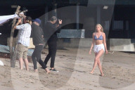 PEOPLE - Räkelt sich für Victorias Secret im Sand: Elsa Hosk