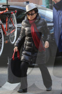 PEOPLE - War wegen Grippe kurz im Spital: Yoko Ono