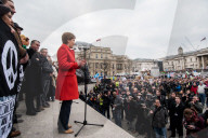 NEWS - London: Tausende protestieren gegen Atomwaffen