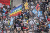 NEWS - London: Tausende protestieren gegen Atomwaffen