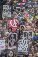 NEWS - London: Tausende protestieren gegen Atomwaffen