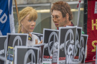NEWS - London: Tausende protestieren gegen Atomwaffen