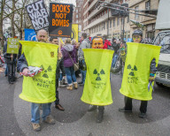 NEWS - London: Tausende protestieren gegen Atomwaffen