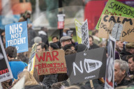 NEWS - London: Tausende protestieren gegen Atomwaffen