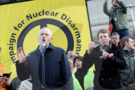 NEWS - London: Tausende protestieren gegen Atomwaffen