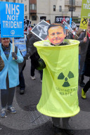 NEWS - London: Tausende protestieren gegen Atomwaffen