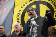 NEWS - London: Tausende protestieren gegen Atomwaffen