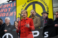 NEWS - London: Tausende protestieren gegen Atomwaffen