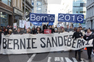 NEWS - New York: Frauen tun ihre Sympathie für Bernie Sanders kund