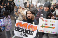 NEWS - New York: Frauen tun ihre Sympathie für Bernie Sanders kund