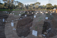 REPORTAGE - FLÃ¼chtlingsfriedhof auf Lesbos