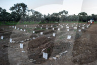 REPORTAGE - FLÃ¼chtlingsfriedhof auf Lesbos