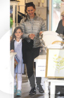 PEOPLE - After-Oscar-Night: Jennifer Garner mit den Kids in Brentwood unterwegs