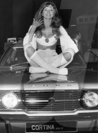 PEOPLE - Auto Show: Don't miss the Models!
