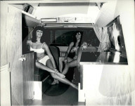 PEOPLE - Auto Show: Don't miss the Models!