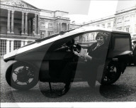 PEOPLE - Auto Show: Don't miss the Models!