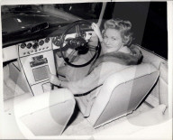 PEOPLE - Auto Show: Don't miss the Models!