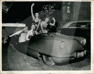 PEOPLE - Auto Show: Don't miss the Models!