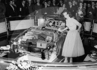 PEOPLE - Auto Show: Don't miss the Models!