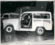 PEOPLE - Auto Show: Don't miss the Models!